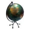 Globo terráqueo Gloter de 20 cm visto en ángulo sobre su base de metal, con América del Norte al frente