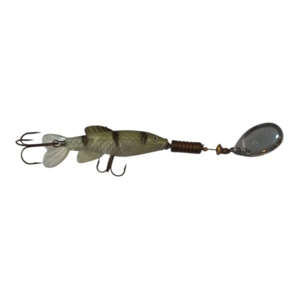 Señuelo cuchara Waterdog Aero Minnow A4MSY - vista lateral Señuelo cuchara Waterdog Aero Minnow A4MSY, pez siliconado amarillo verdoso con franjas oscuras, con cuchara metálica, vista lateral