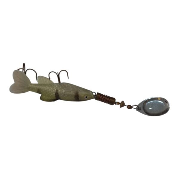 Señuelo cuchara Waterdog Aero Minnow A4MSY - vista en ángulo Señuelo cuchara Waterdog A4MSY visto en ángulo, con sus 2 anzuelos y la cuchara metálica