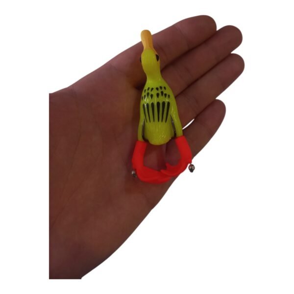 Señuelo patito antienganche Waterdog P9123 Señuelo patito Waterdog P9123 en la mano